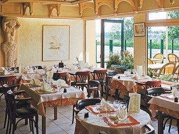 Logis Hotels - Au Poisson D'Argent - Hotel 3 Etoiles Et Restaurant Le Mesnil-en-Vallee